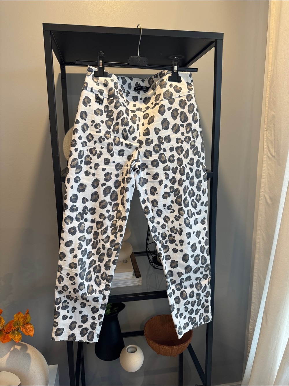 074.Women's White Pants with Black Leopard Print